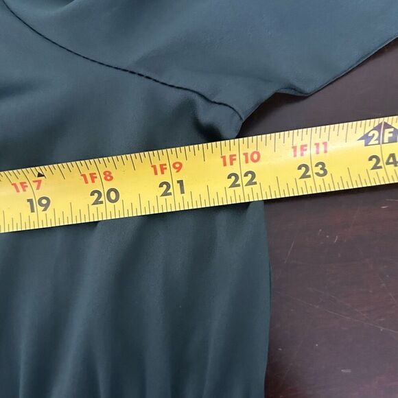 Soft Surroundings Women’s Green Satin V Neck Hidden Button Ruched Top Size L - Picture 10 of 13